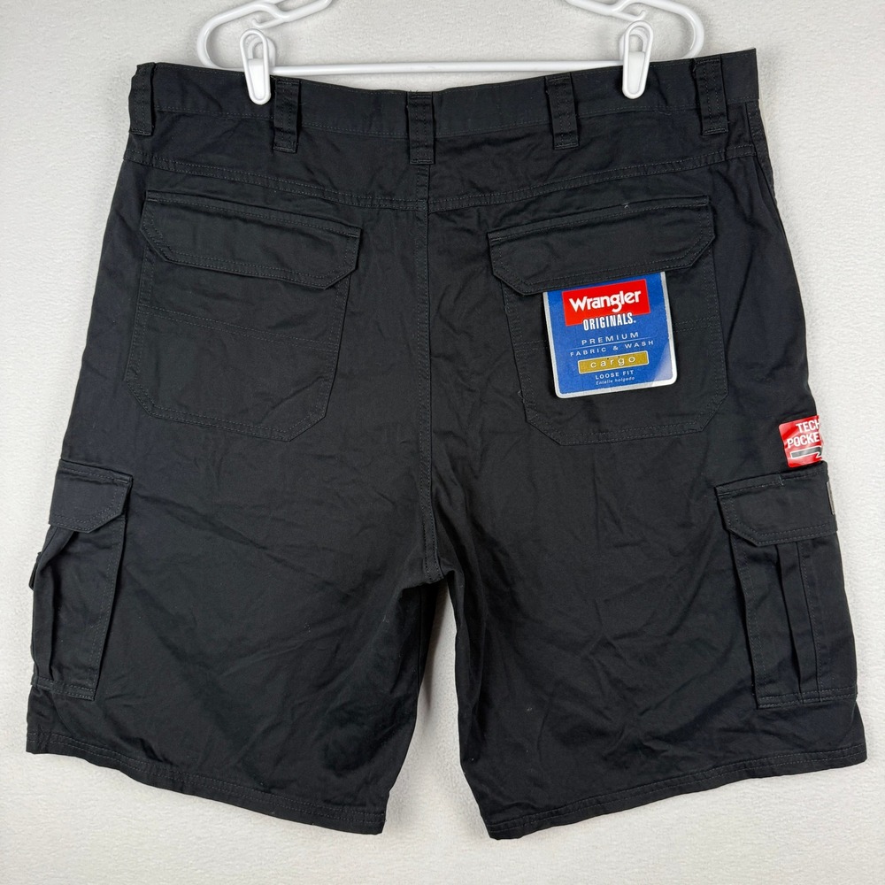NWT Wrangler Cargo Shorts Mens 40 Black Loose Fit Premium Utility Workwear - Picture 2 of 9
